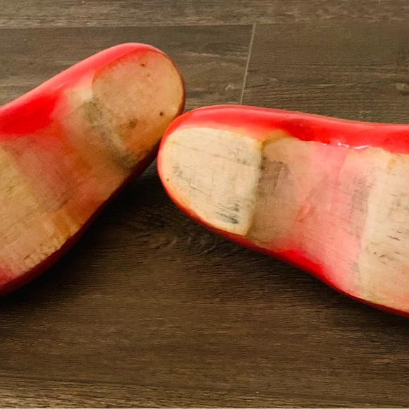 Wooden hand carved shoes - Picture 9 of 10